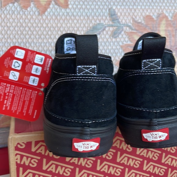 Vans WMNS Mid Slip Mte-1
Black/Black/Suede
VN0A5KQS426
 boots - sneakers - Picture 14 of 16